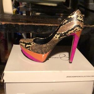 Gently used Jessica Simpson Pump